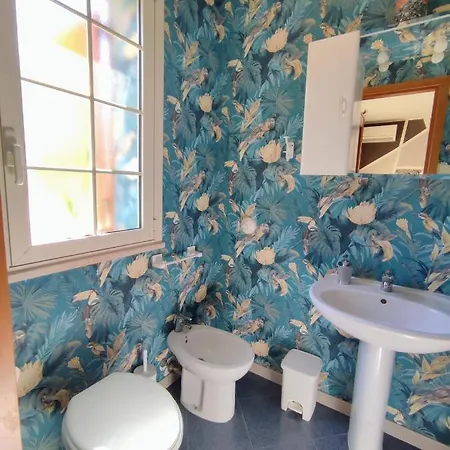 Isolotto 招待所 伊索拉戴里费米尼