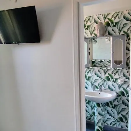 招待所 Isolotto 伊索拉戴里费米尼