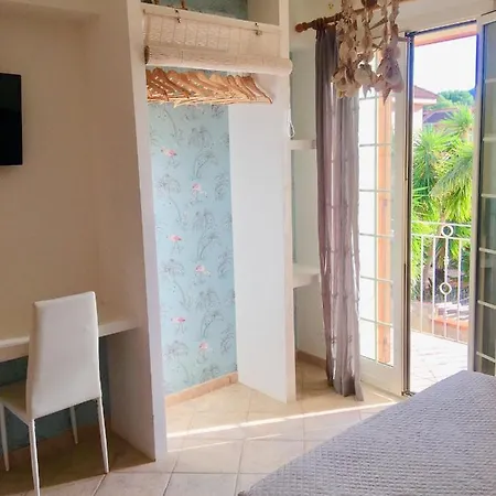 Isolotto 招待所 伊索拉戴里费米尼